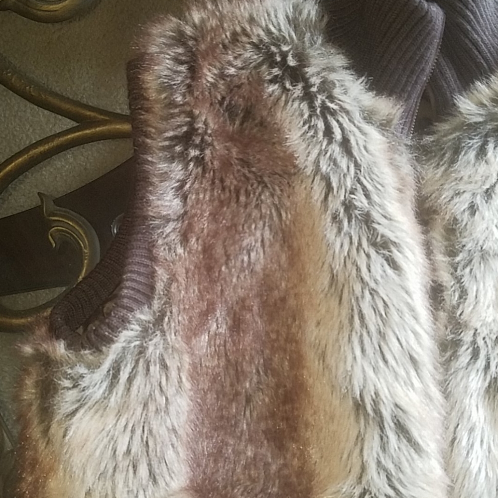 🎉Faux Fur Vest - Picture 2 of 7